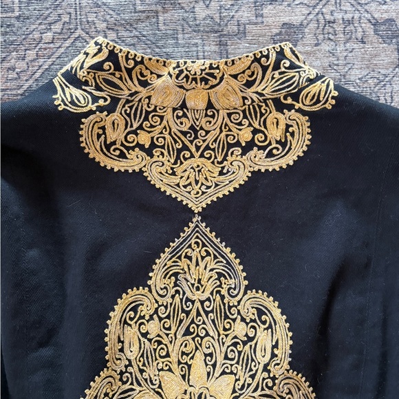 Elegant Black and Gold Women's Blazer - Picture 13 of 16